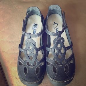 Closed toe JBU by Jamba sandals.